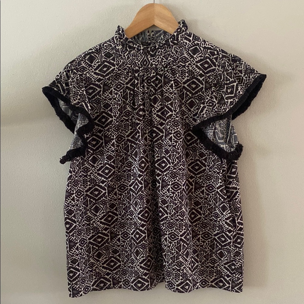 NWT THML Black and White Flutter Sleeve Print Top Blouse size L - Picture 2 of 11